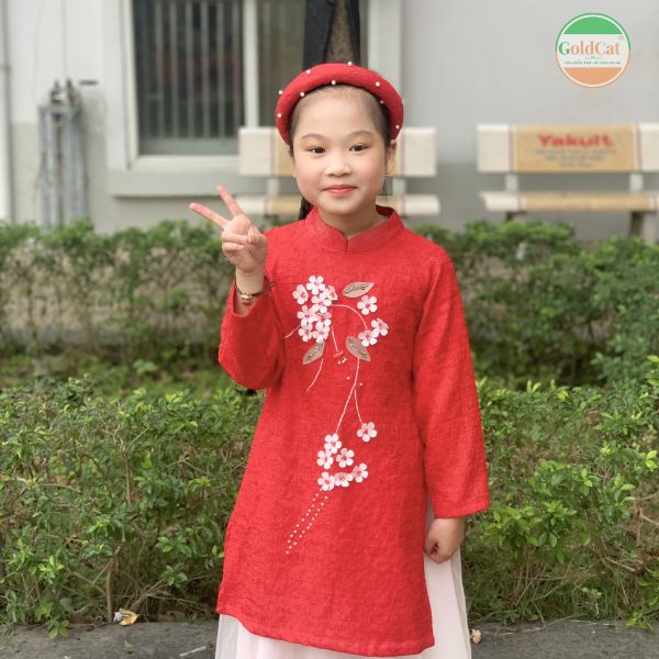 trang phục mùng 1 Tết cho bé tuổi Ngọ