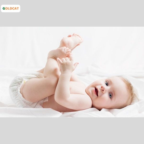 đóng bỉm cho bé sơ sinh