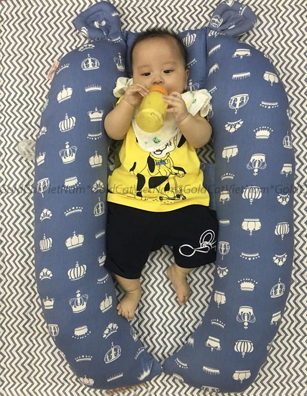 gối chống mèo đầu cho trẻ sơ sinh