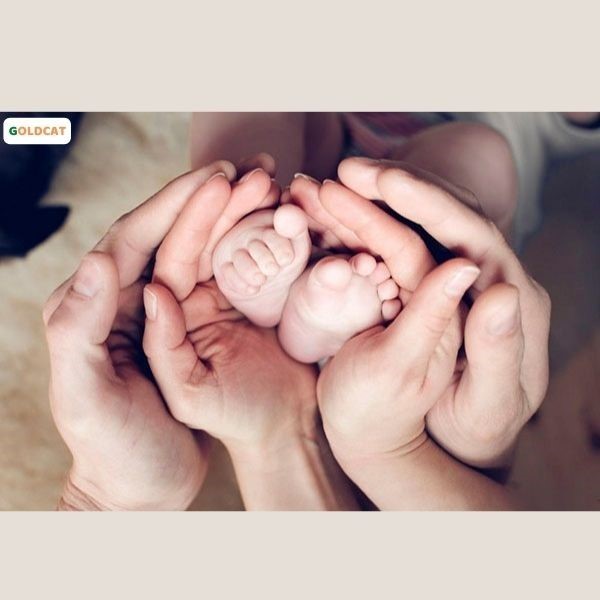 tình yêu thương của ba mẹ với trẻ nhỏ