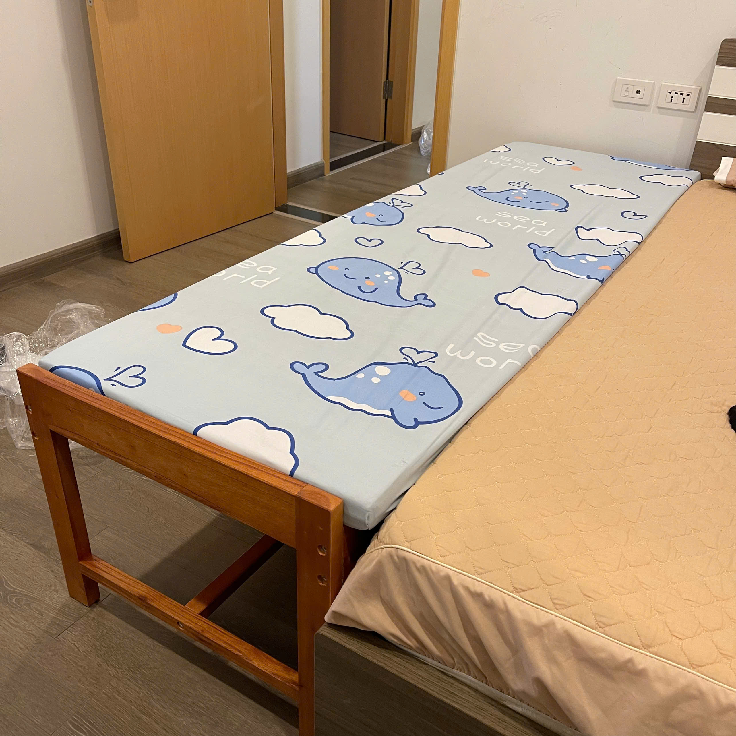 Giường Ghép Không Thành GoldCat - Giường Lọt Khe Màu Mộc